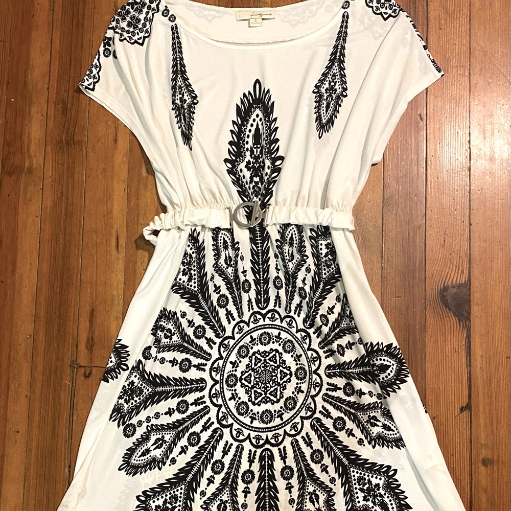 Cinched white and black large paisley patterned dress